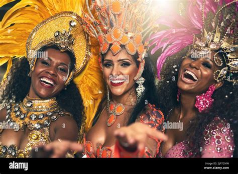 beautiful female carnival dancers|carnival girls brazil.